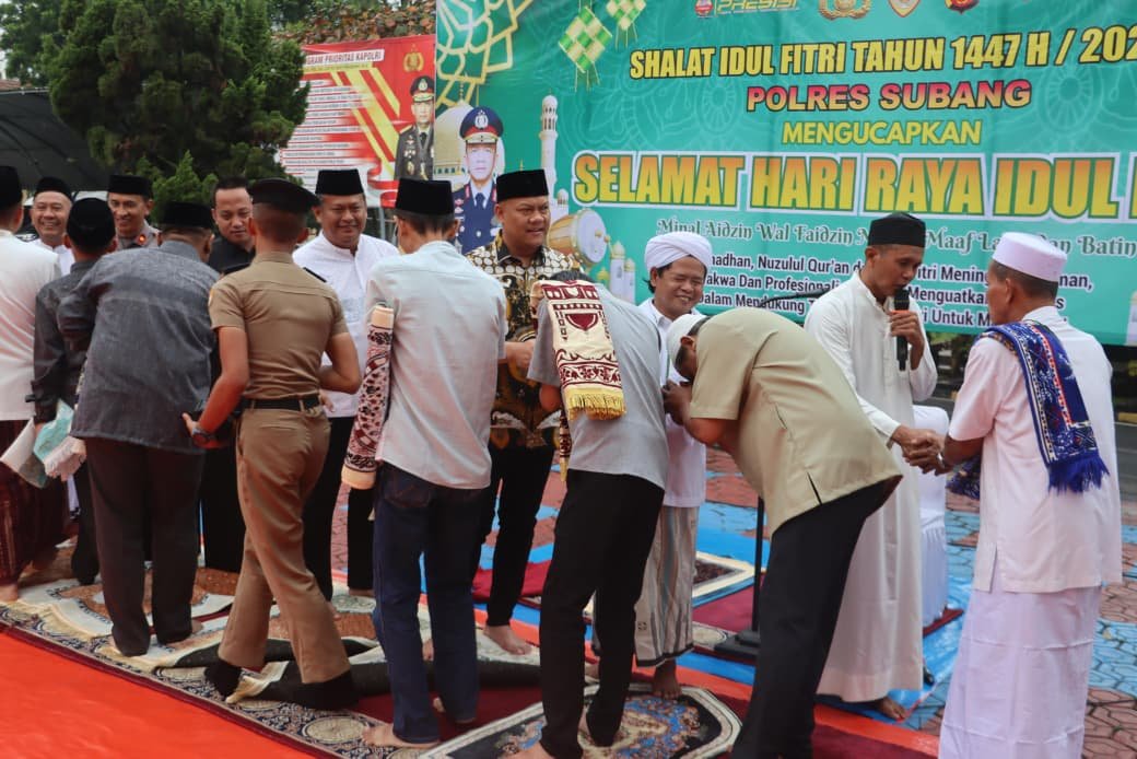 POLRES SUBANG GELAR SHOLAT IDUL FITRI 1447 H BERSAMA MASYARAKAT, BERLANGSUNG KHIDMAT DAN KONDUSIF